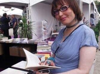 وفاة الشاعرة الجزائرية سليمى رحال بمصر