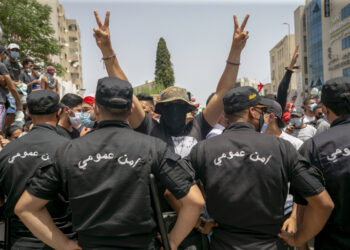ماذا يحصل في تونس؟