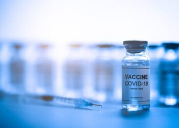 الجزائر ترسل 250 ألف جرعة لقاح و20 طنا معدات طبية إلى تونس