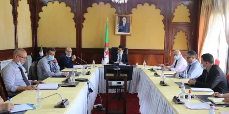 ميهوبي يترأس إجتماعا حول تسيير خدمة المياه