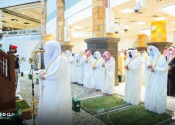 الحجاج يؤدون صلاة عيد الأضحى