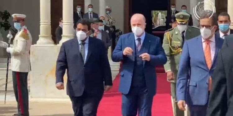 رئيس المجلس الرئاسي الليبي ينهي زيارته إلى الجزائر