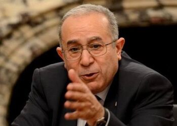 لعمامرة يهنىء الجالية في الخارج بمناسبة العيد