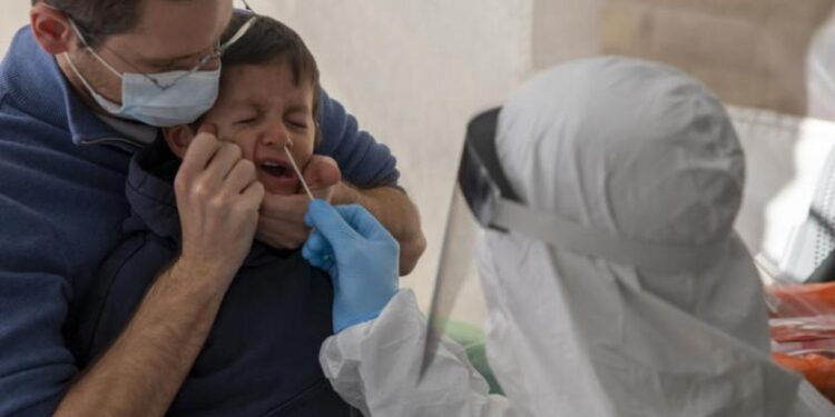 أخصائي: المتحور “دالتا” يصيب الصغار والرضع