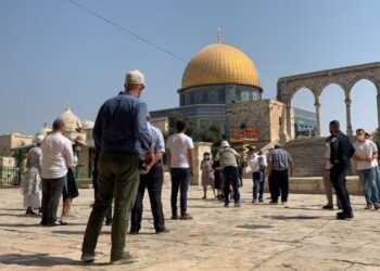 مستوطنون يقتحمون المسجد الأقصى