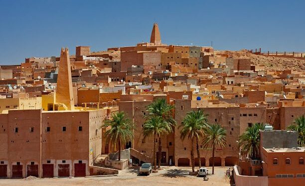 أعيان غرداية يدعون الى احترام البروتوكول الصحي