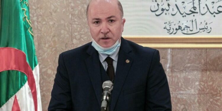 الوزير الأول يهنئ الجزائريين بحلول العام الهجري الجديد