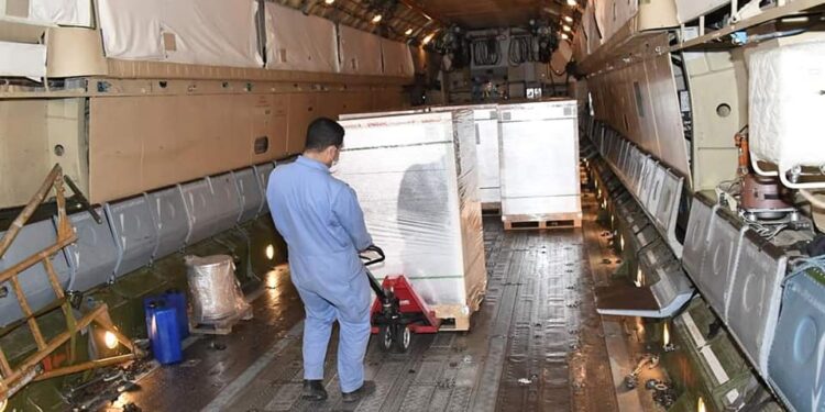 مليونا جرعة من لقاح كورونا تصل الجزائر