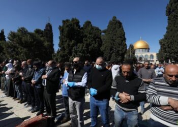 صلاة الغائب على ضحايا حرائق الجزائر في الأقصى