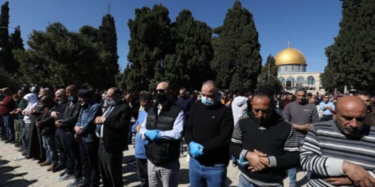 صلاة الغائب على ضحايا حرائق الجزائر في الأقصى