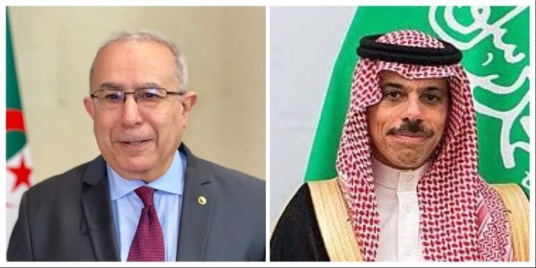 لعمامرة يتباحث مع نظيره السعودي