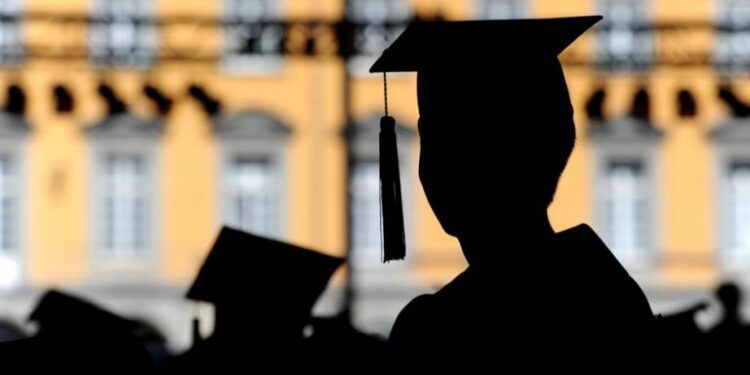 الأستاذ الجامعي بين الوهم والواقع