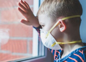 لهذه الأسباب ينتشر كوفيد-19 وسط الأطفال