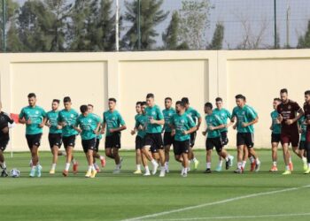 منطقة مختلطة للاعبي المنتخب الوطني في المطار