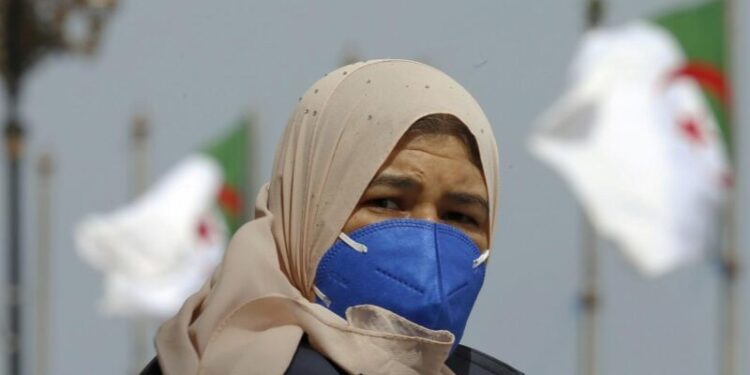إصابات “كورونا” تواصل الانخفاض