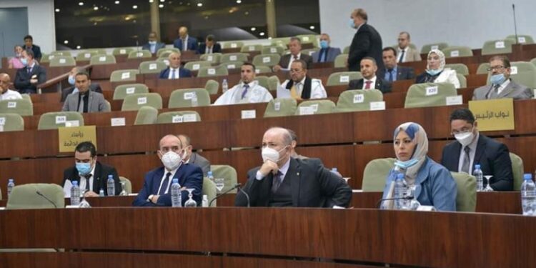 النواب يصادقون على مخطط الحكومة بالأغلبية
