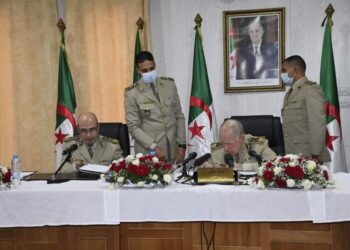 بالصور.. تنصيب المدير الجديد للايصال والاعلام والتوجيه للجيش
