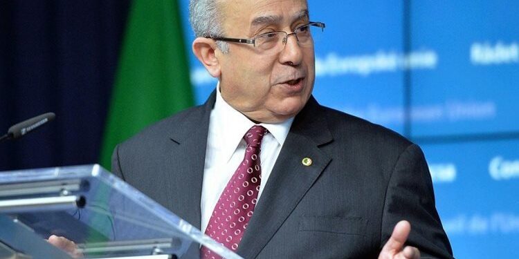 لعمامرة في زيارة إلى النيجر