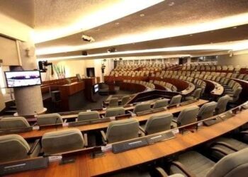 خبير دستوري.. 50 بالمائة من أسئلة النواب لا ترد عليها الحكومة