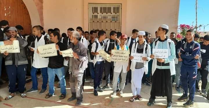 غرداية.. تلاميذ ثانوية بالقرارة يحتجون
