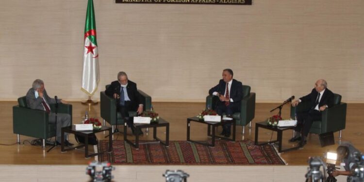ندوة حول الدبلوماسية الجزائرية بمقر وزارة الشؤون الخارجية