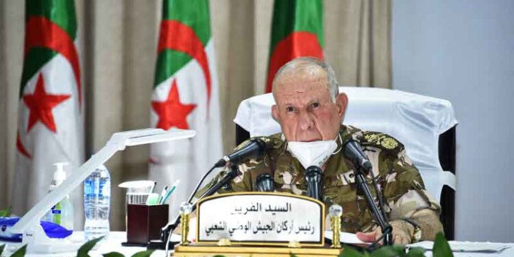 الفريق شنڨريحة يعزي في وفاة اللواء جمال بوزيد