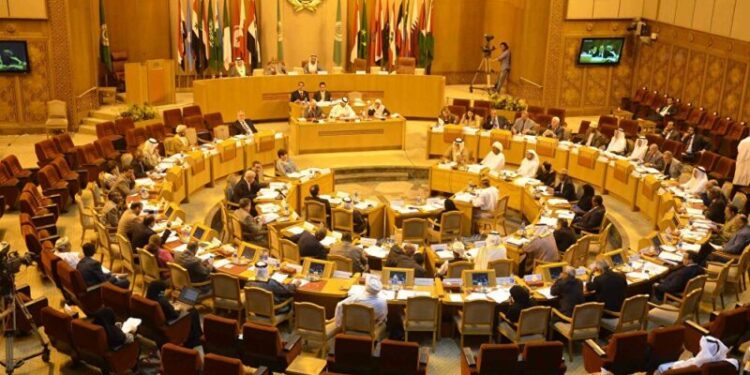 البرلمان العربي يدين تصريحات ماكرون تجاه الجزائر