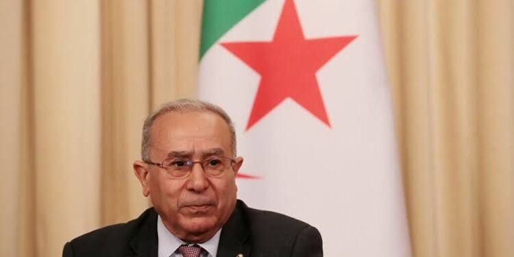 لعمامرة يحل برواندا