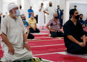 فتح بيوت الوضوء والصلاة دون تباعد.. بلمهدي يوضح