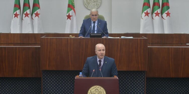 الوزير الأول: الدولة لن تتخلى على الفئات المعوزة