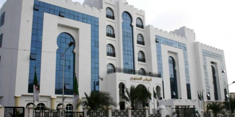 أعضاء المحكمة الدستورية يؤدون اليمين