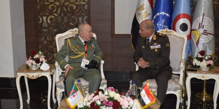 الفريق شنقريحة يٌستقبل من قبل وزير الدفاع المصري