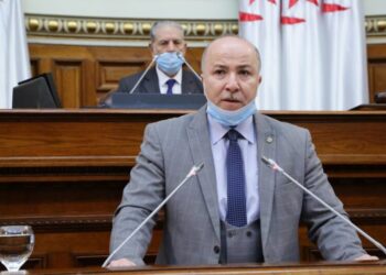 الوزير الأول: تحسين التحصيل الضريبي ضرورة