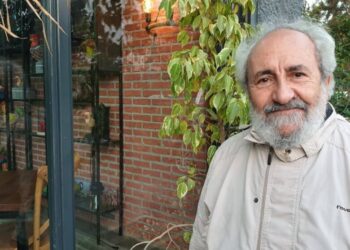 بعد طول غياب.. الفنان عريوات يطمئن جمهوره