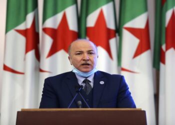 الوزير الأول يهنئ أبطال العرب