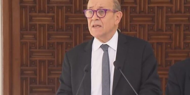 لودريان يؤكد أن باريس تستهدف ارساء علاقة ثقة مع الجزائر