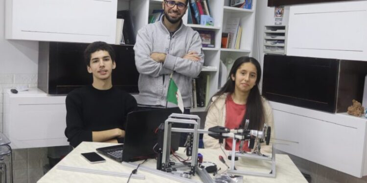 تكريم الفائزين بمسابقة عالمية للروبوتيك