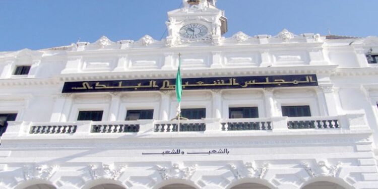 خبير دستوري: سلوكات الفساد السياسي وراء انسداد المجالس المنتخبة حديثا