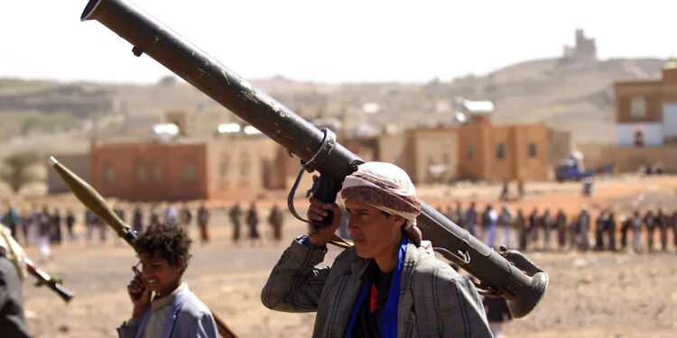 منظمات يمنية ودولية تطالب بفرض عقوبات على الحوثيين   