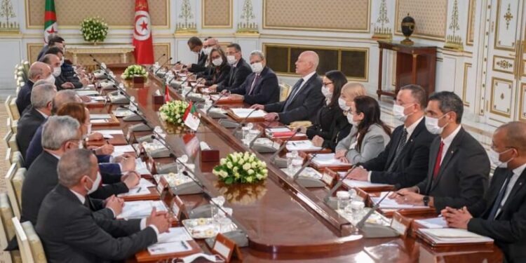 الجزائر وتونس توقعان 27 إتفاقية تعاون