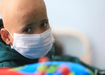مطالب بفتح مراكز خاصة بأطفال السرطان