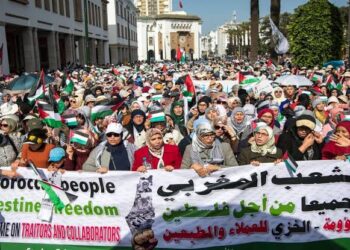 كاتب مغربي يتحدث عن خلفيات خطيرة وراء التطبيع