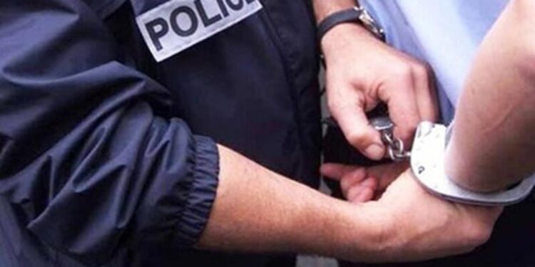 توقيف 11 شخصا في قضايا تزوير وثائق سيارات