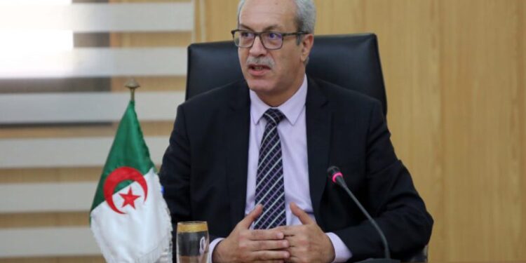وزير البريد يستعرض مجهودات الجزائر في تعميم خدمات الاتصالات