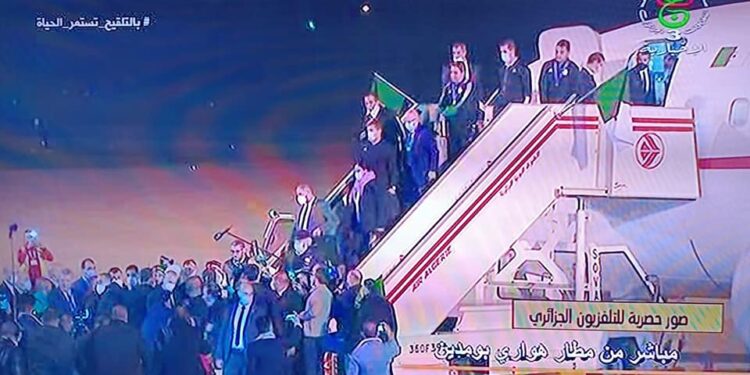 وصول المنتخب الوطني إلى أرض الوطن