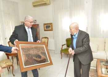 بالصور.. بوغالي يزور المجاهد الدبلوماسي صالح بن قبي