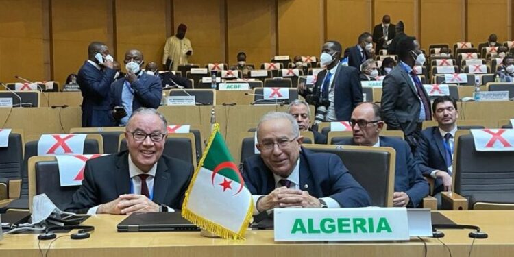 لعمامرة يشارك في القمة الإفريقية