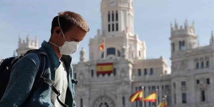 انهاء إلزامية ارتداء الأقنعة في الأماكن المفتوحة بإسبانيا