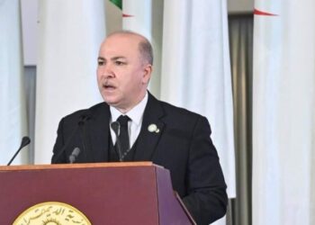 الوزير الأول يشيد بجهود عصرنة “سوناطراك”