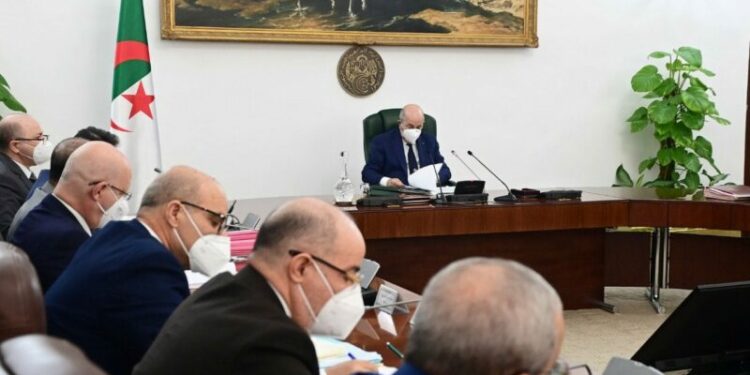 الرئيس تبون يأمر بإثراء النقاش حول مشروع قانون ترقية الاستثمار